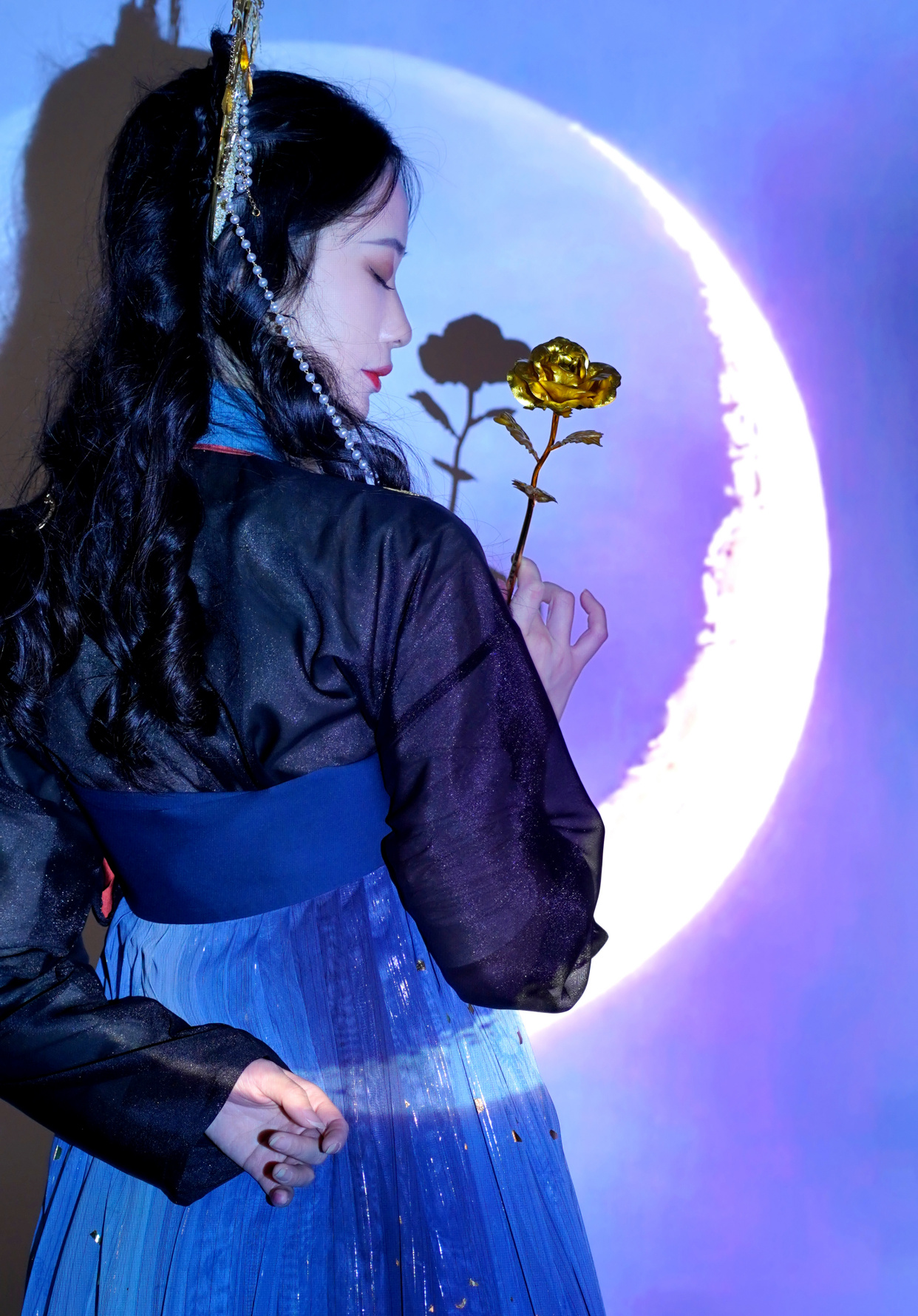 "暗黑系"汉服原来这么美,搭配lo发冠,更是古典优雅,高贵十足